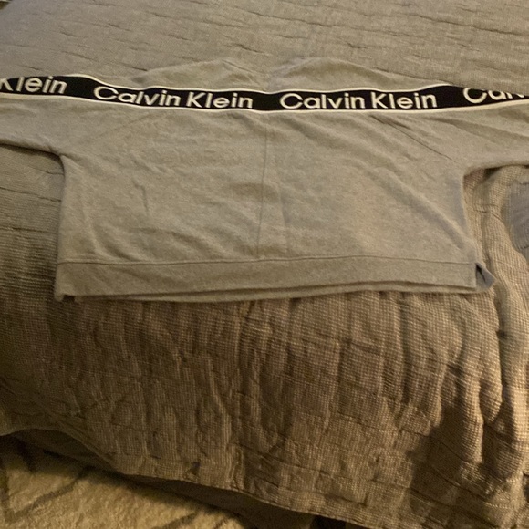 Calvin Klein Sweatshirt - Picture 2 of 3